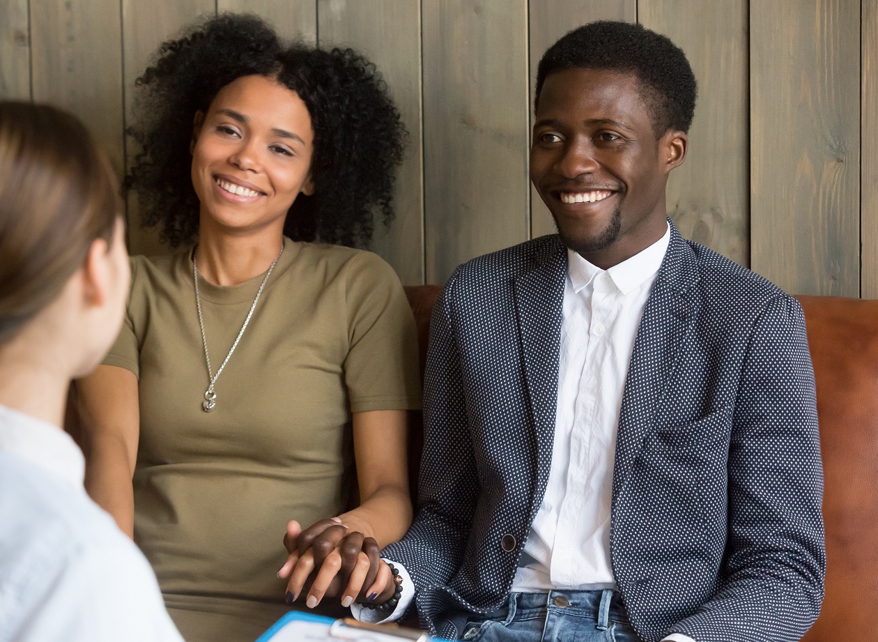 Couple happy to hear good news about pregnancy