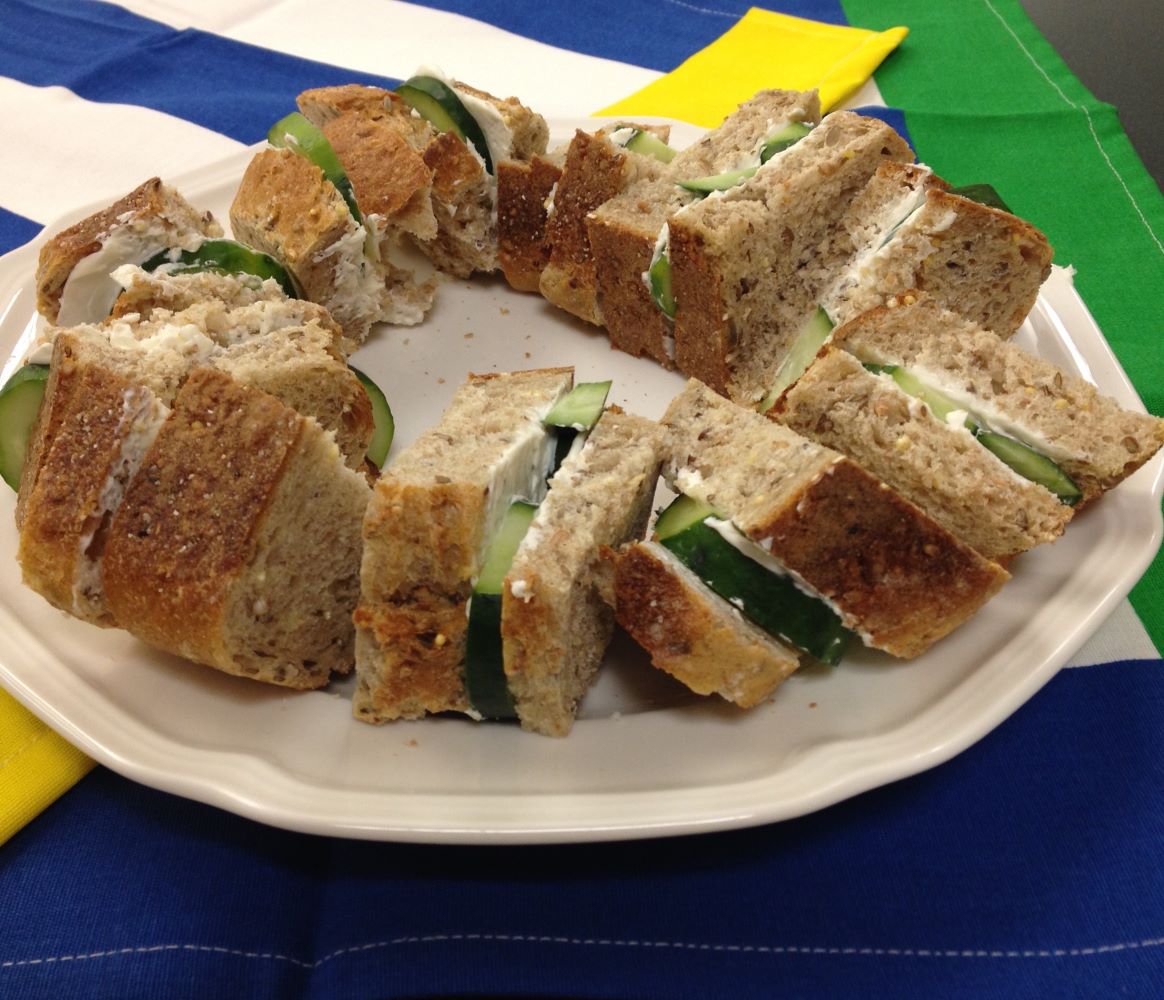 Bocaditos de pepino con queso crema