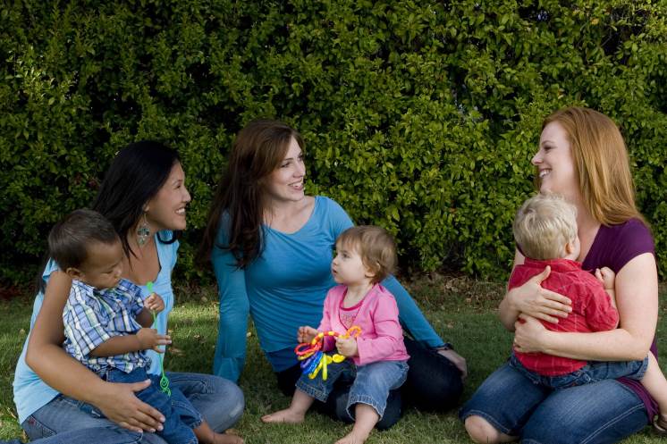 tres mujeres y un niño