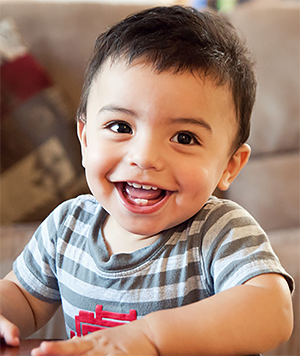 niño pequeño riendo